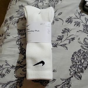 Nike Dry Fit crew socks. Size 6-10 womens